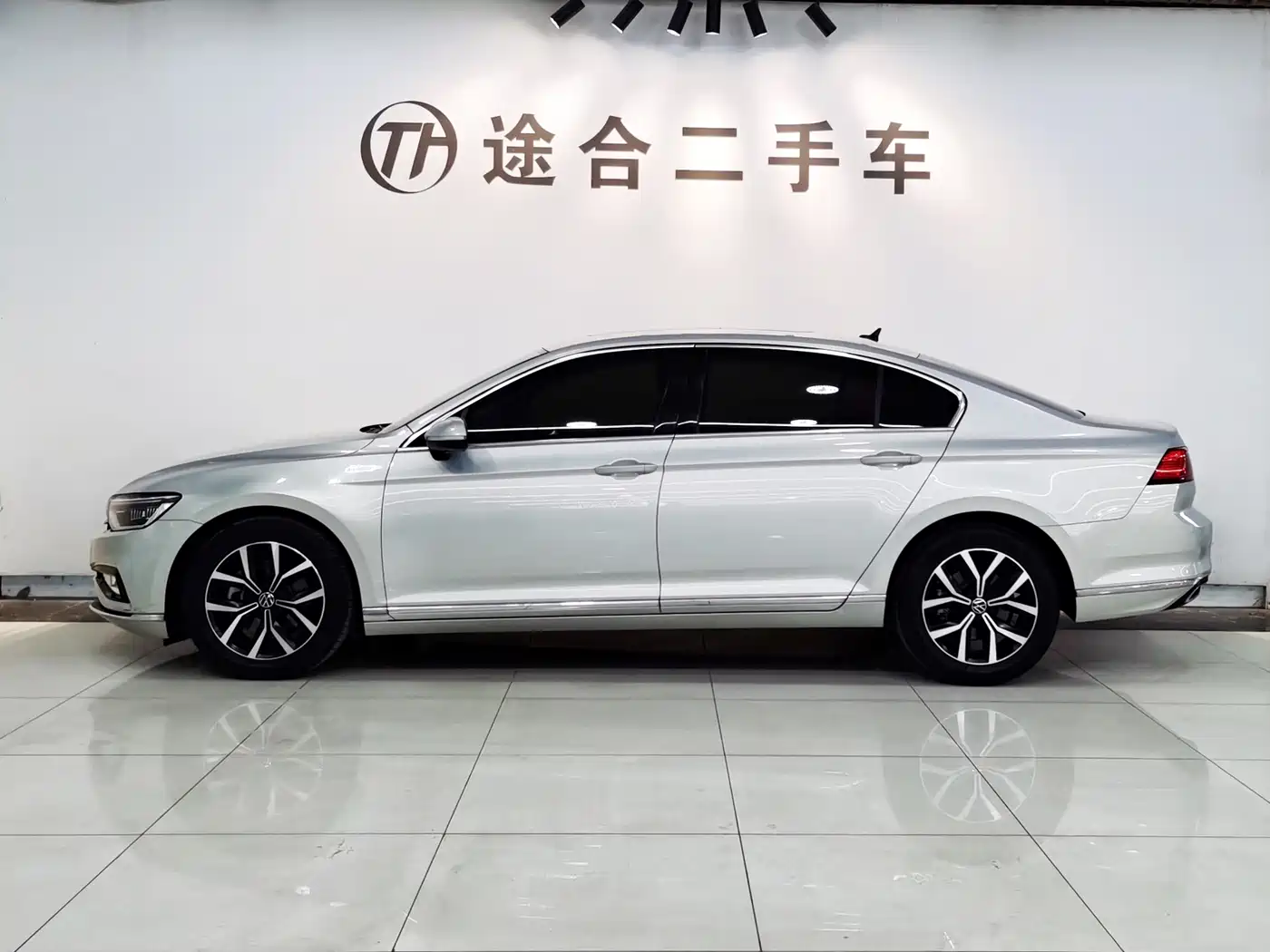 Volkswagen Magotan 2020 330TSI DSG Leading фото 3