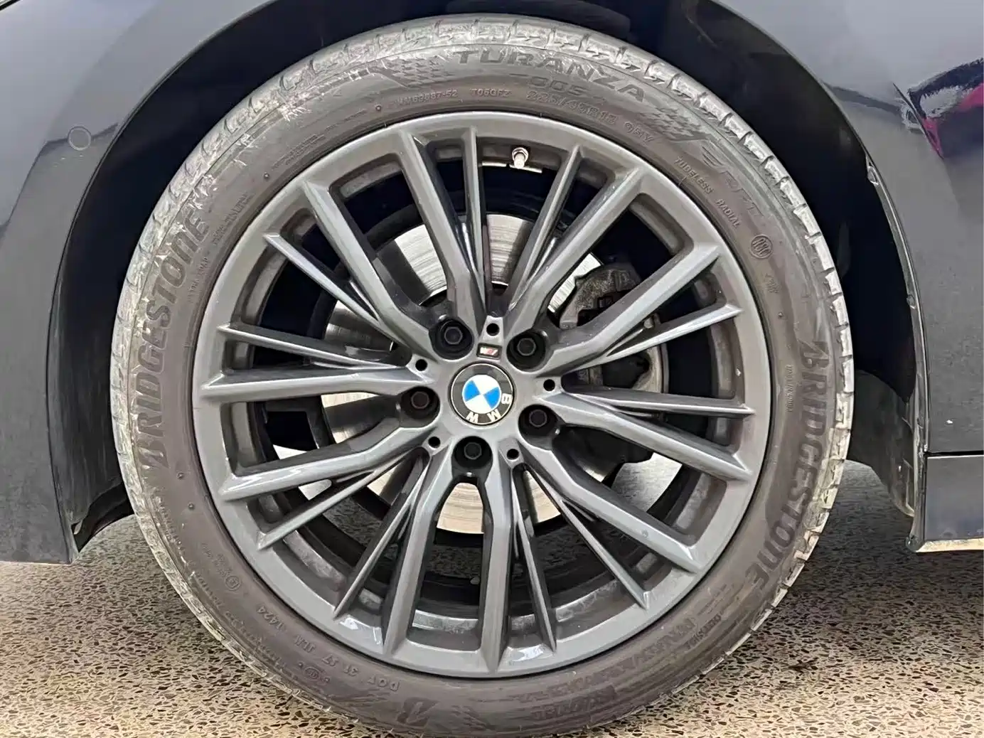 BMW 3 Series 2024 325i M Sport Shadowline Package фото 9