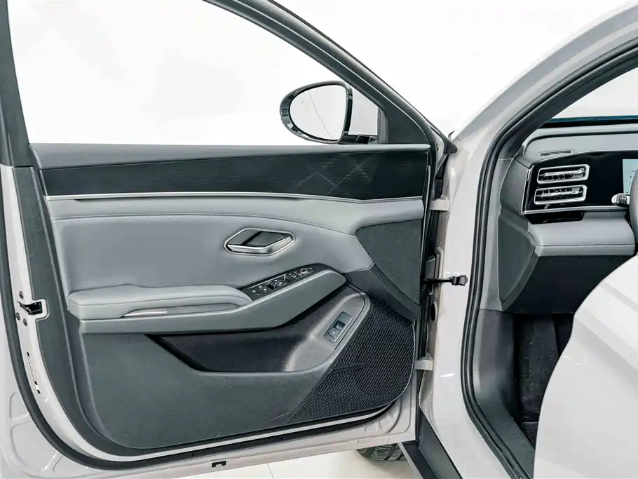 BYD Qin L 2026 2026 Model DM-i 210KM Superior Edition