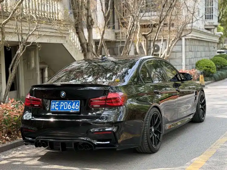 BMW 3 Series 2018 320i M Sport Black Night Edition фото 4