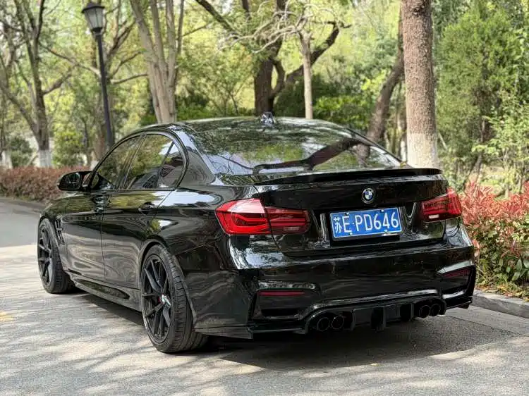 BMW 3 Series 2018 320i M Sport Black Night Edition фото 6