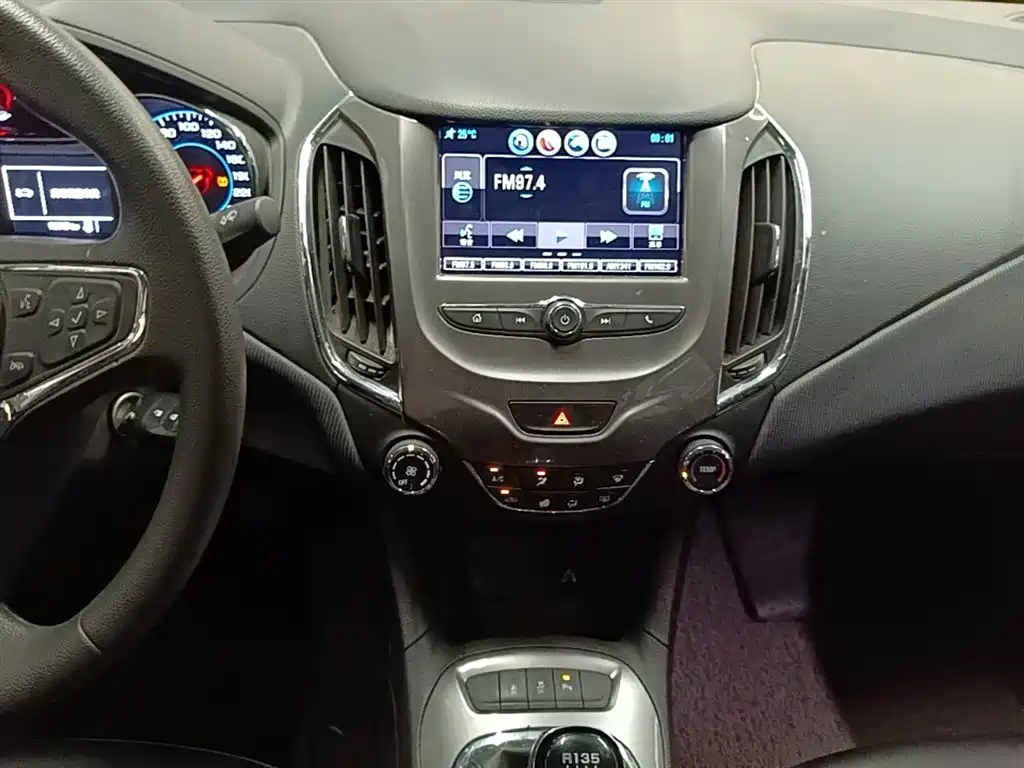 Chevrolet Cruze 2017 1.5L Manual Stylish фото 13