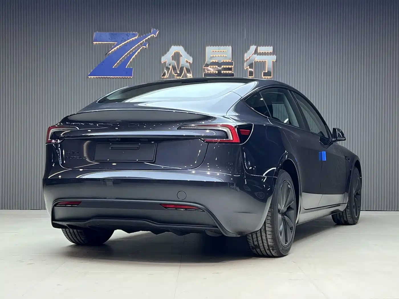 TESLA MODEL 3