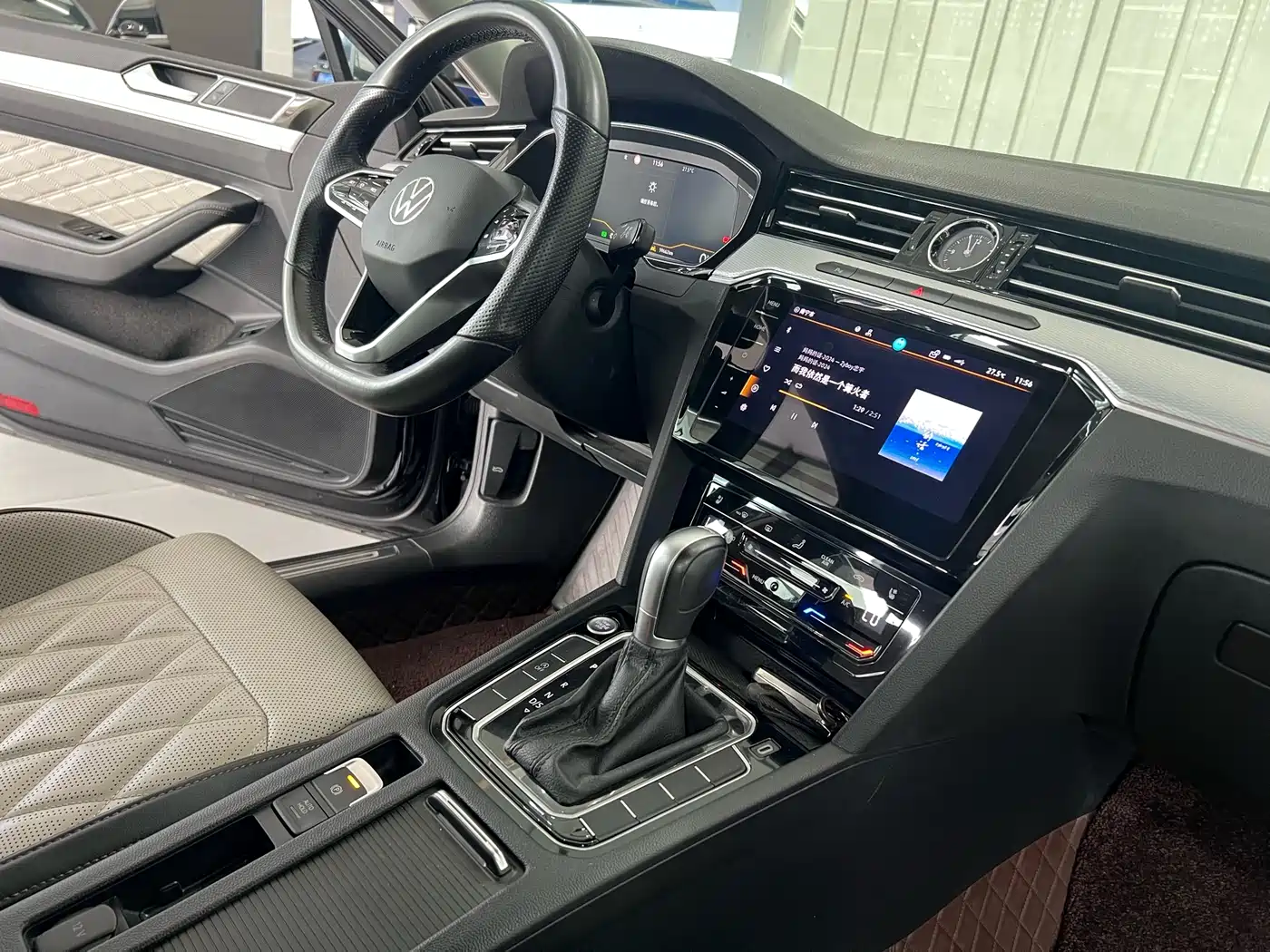 Volkswagen Magotan 2023 Model 2 Million Commemorative Edition 330TSI DSG Luxury фото 16