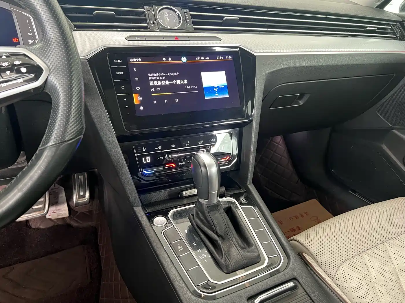 Volkswagen Magotan 2023 Model 2 Million Commemorative Edition 330TSI DSG Luxury фото 17