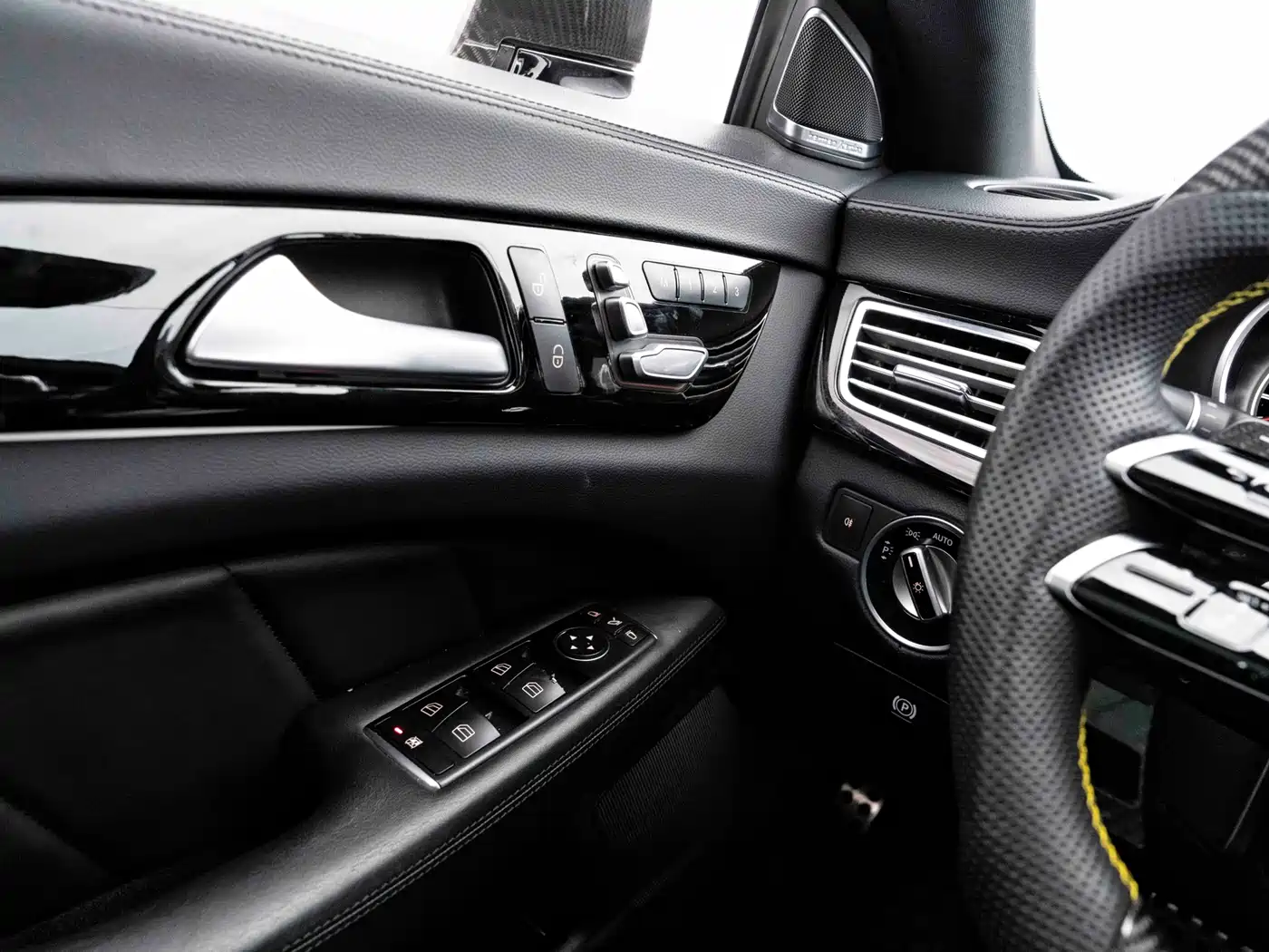 Mercedes-Benz CLS AMG 2015 AMG CLS 63 4MATIC фото 23