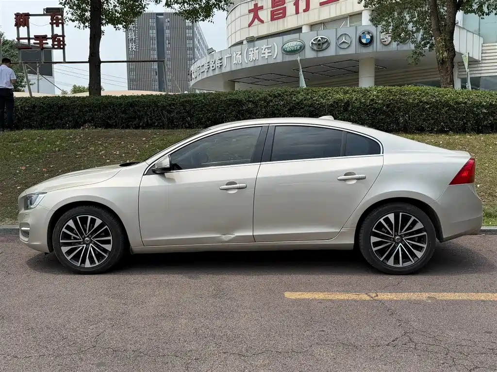 VOLVO S60