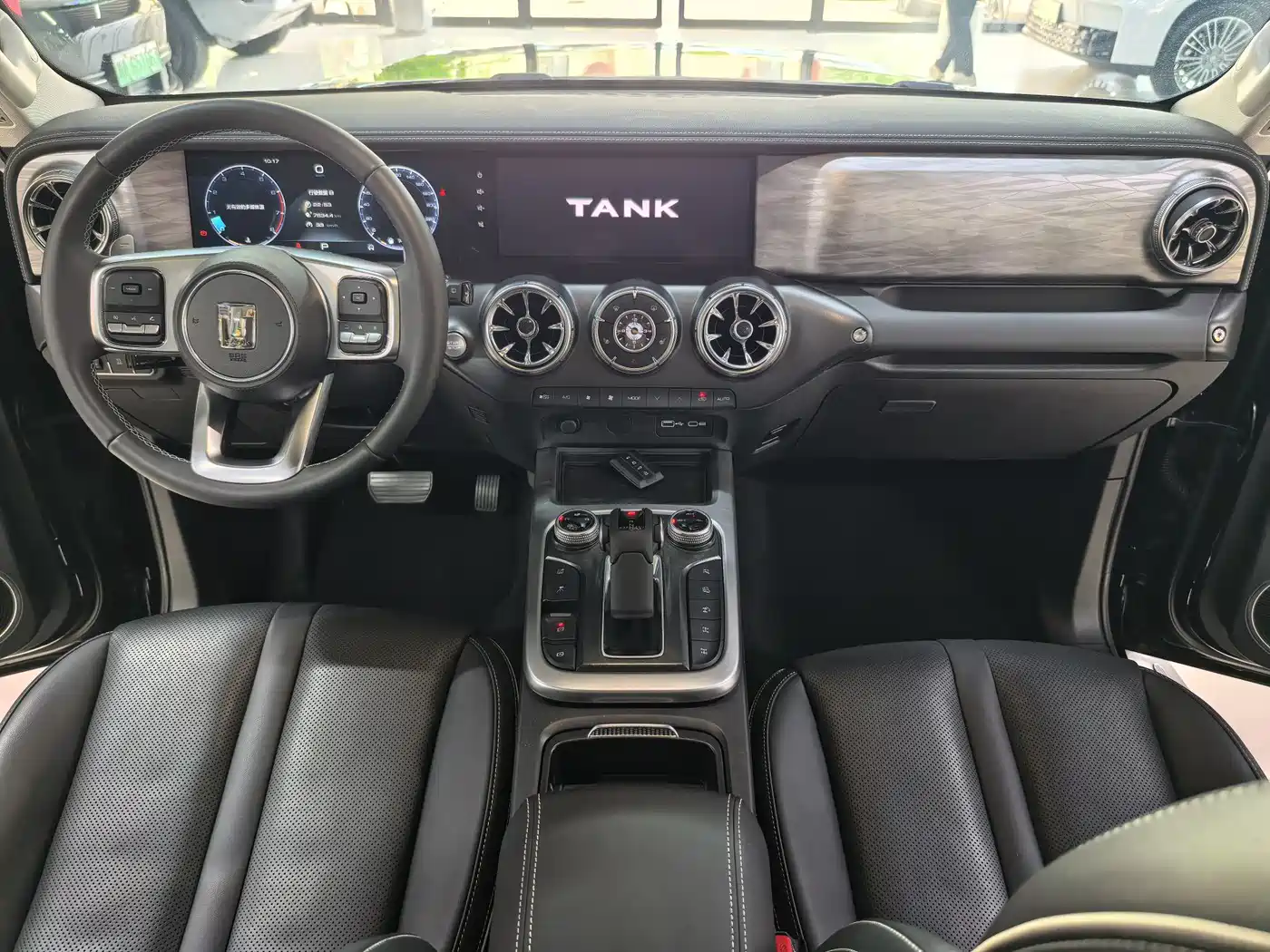 TANK 300