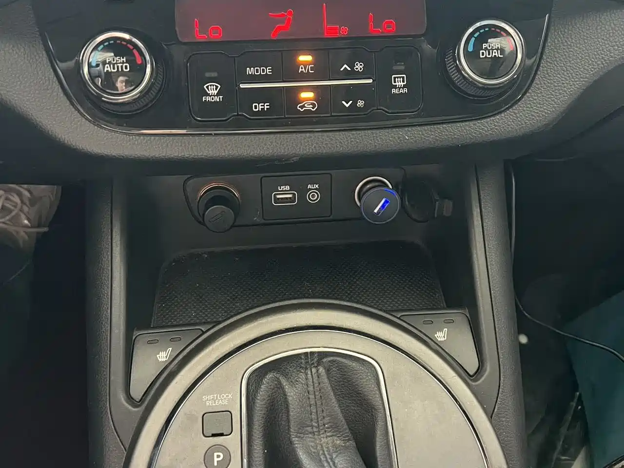 Kia Sportage 2015 2.0L Automatic 2WD DLX фото 8