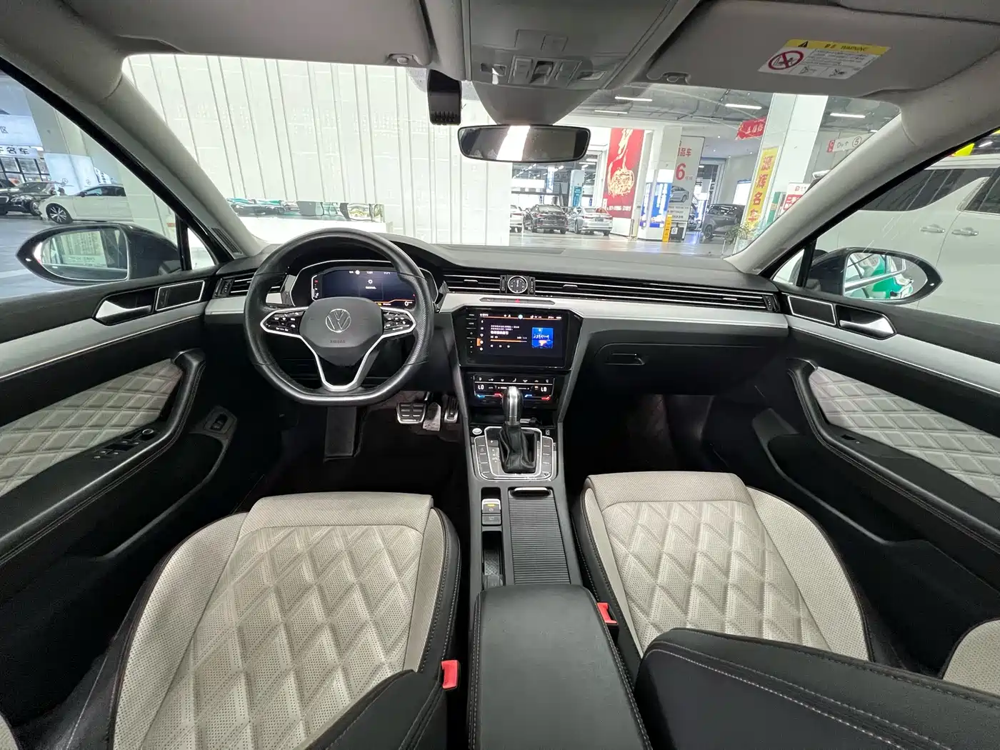 Volkswagen Magotan 2023 Model 2 Million Commemorative Edition 330TSI DSG Luxury фото 5