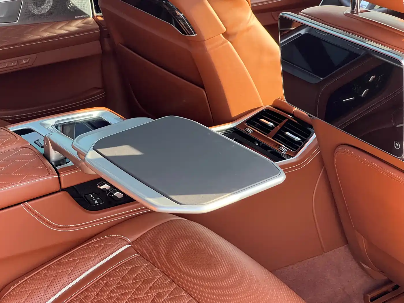 BMW 7 Series 2019 M760Li xDrive V12 Sport Package фото 24