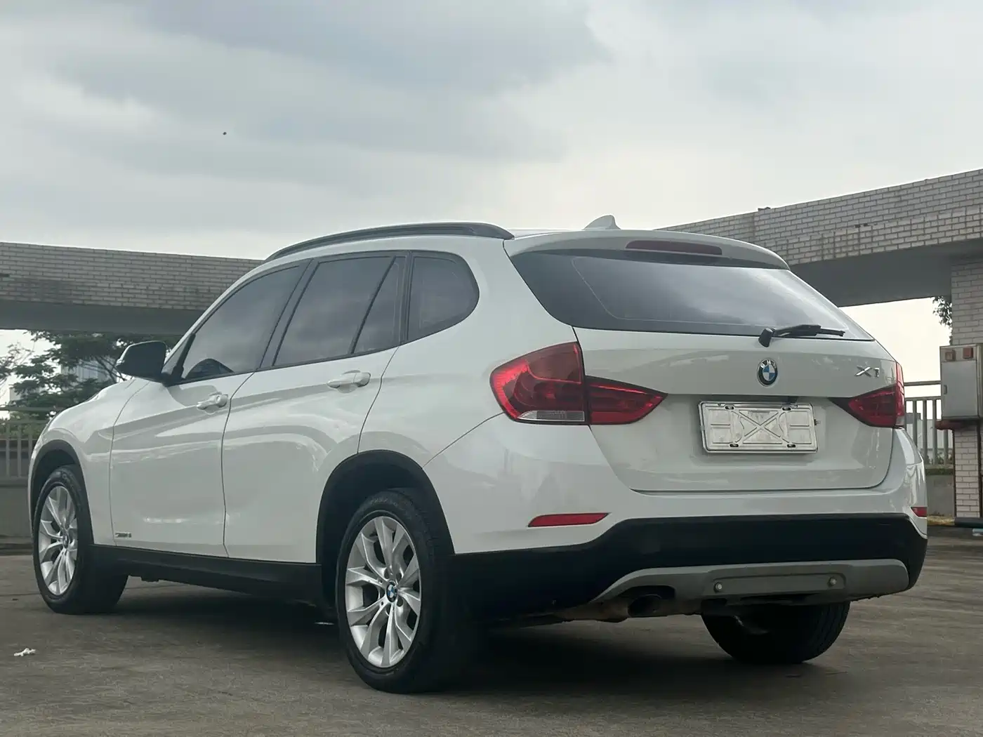 BMW X1 2013 sDrive18i Leading фото 13