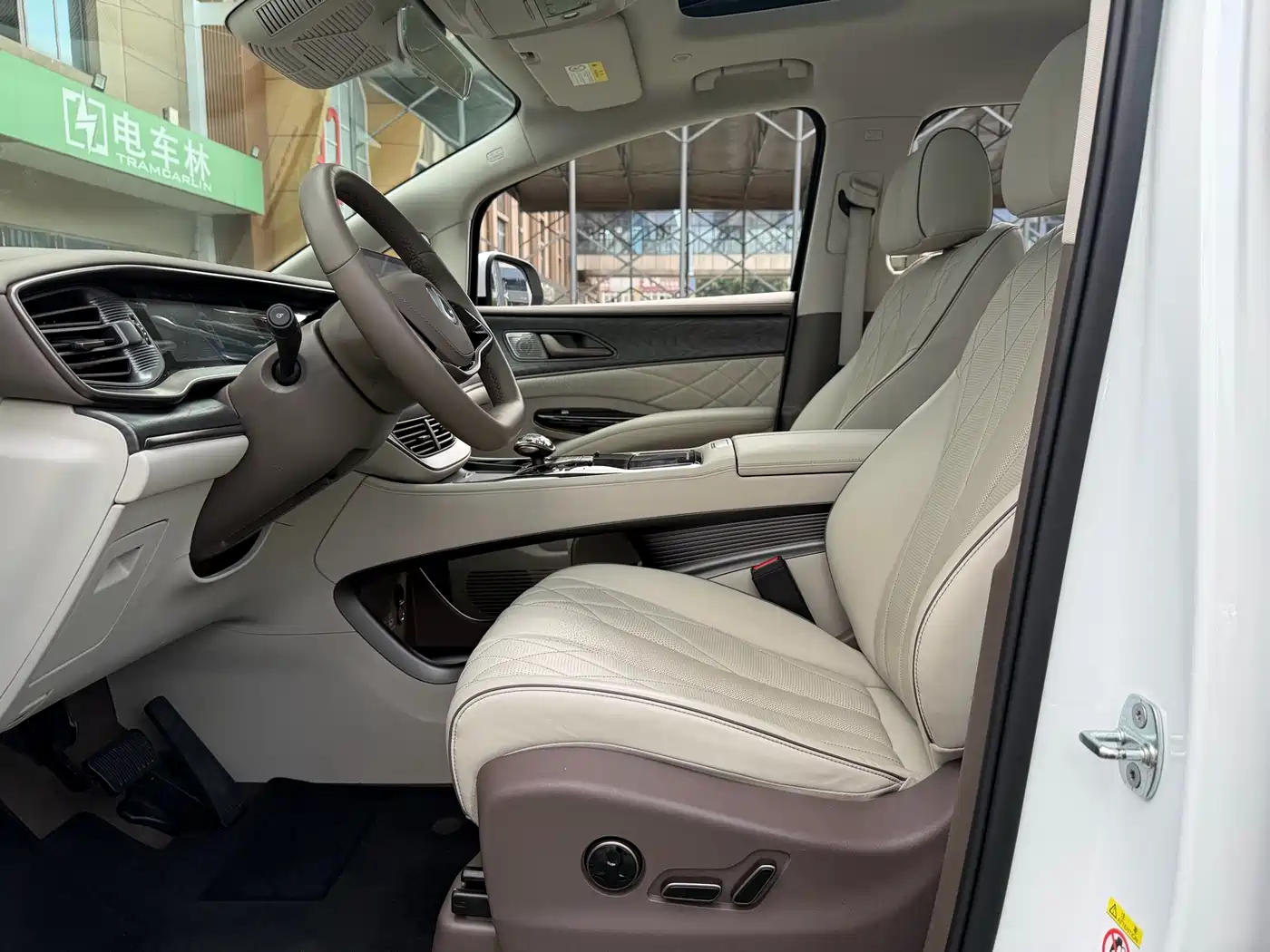 Denza D9 2022 DM-i 1040 Premium фото 5