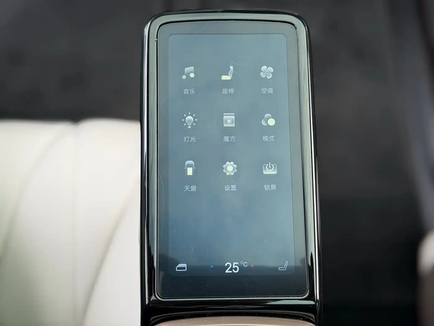 Denza D9 2022 DM-i 1040 Premium фото 17