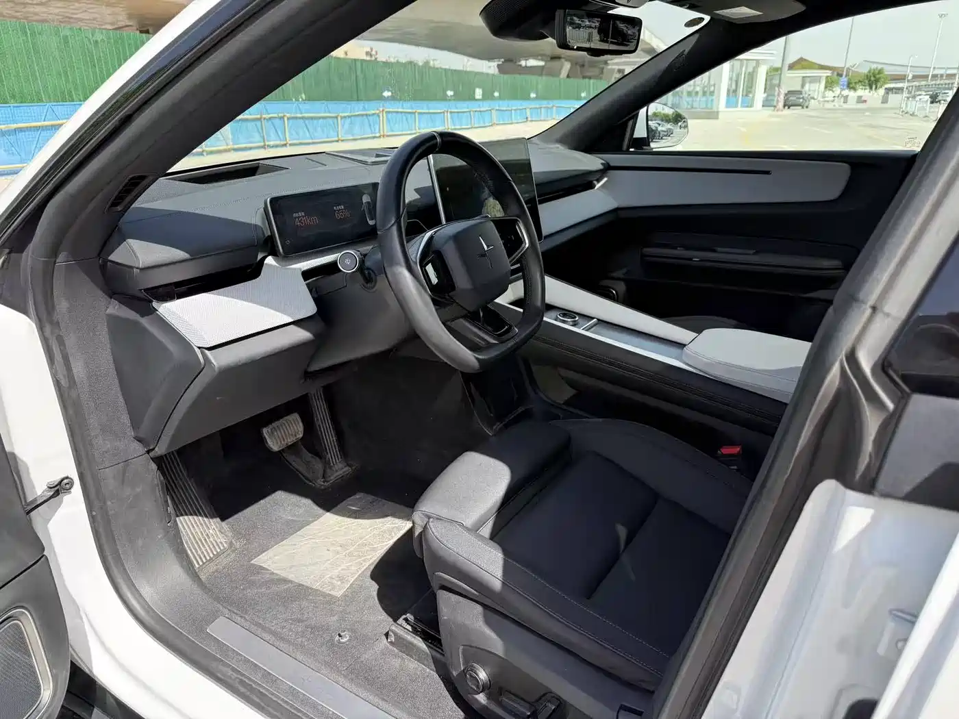 Polestar 4 2024 Single Motor Standard Range PLUS Twin-Star Connected Edition фото 7