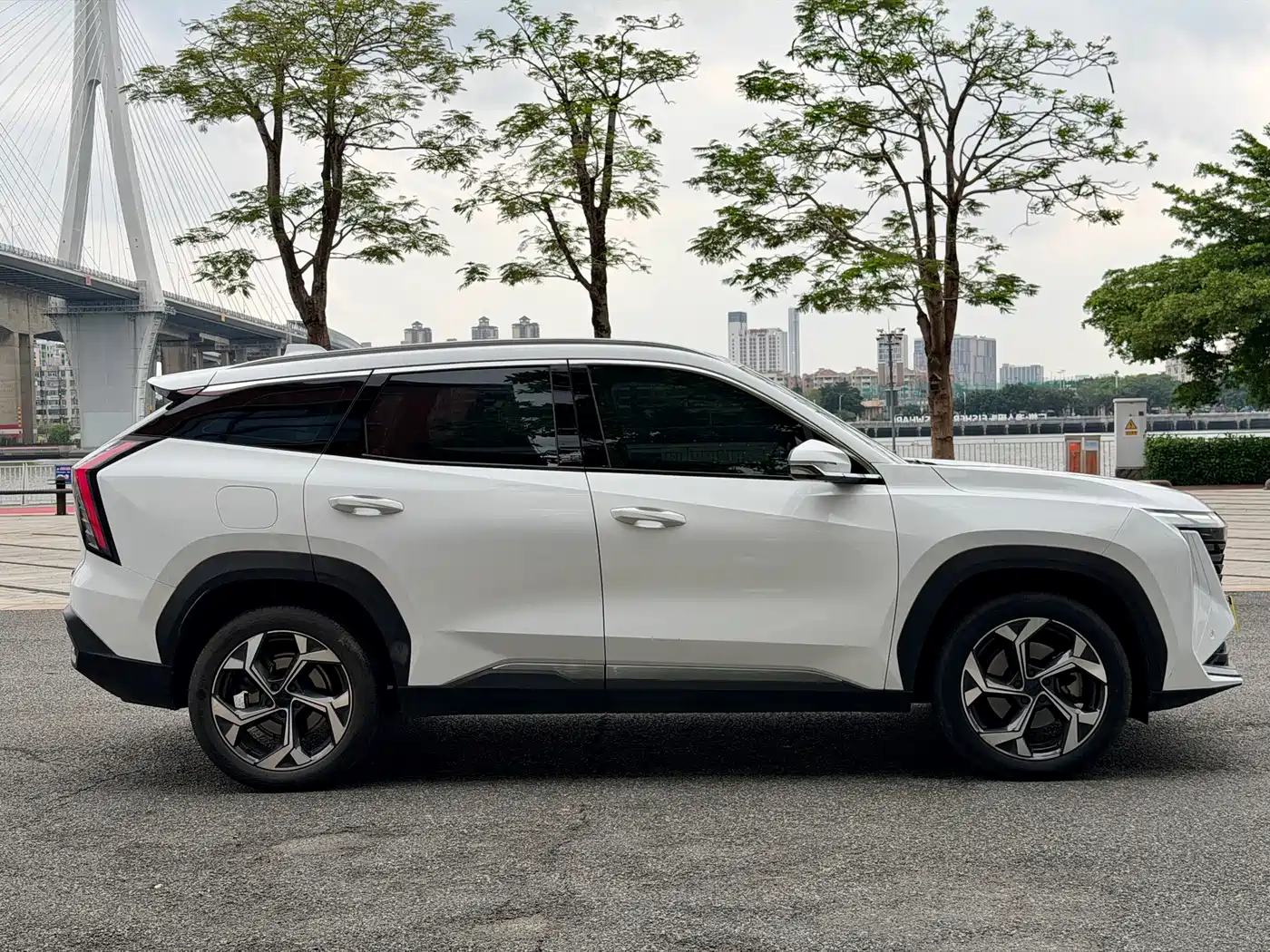 GEELY AUTOMOBILE BOYUE L