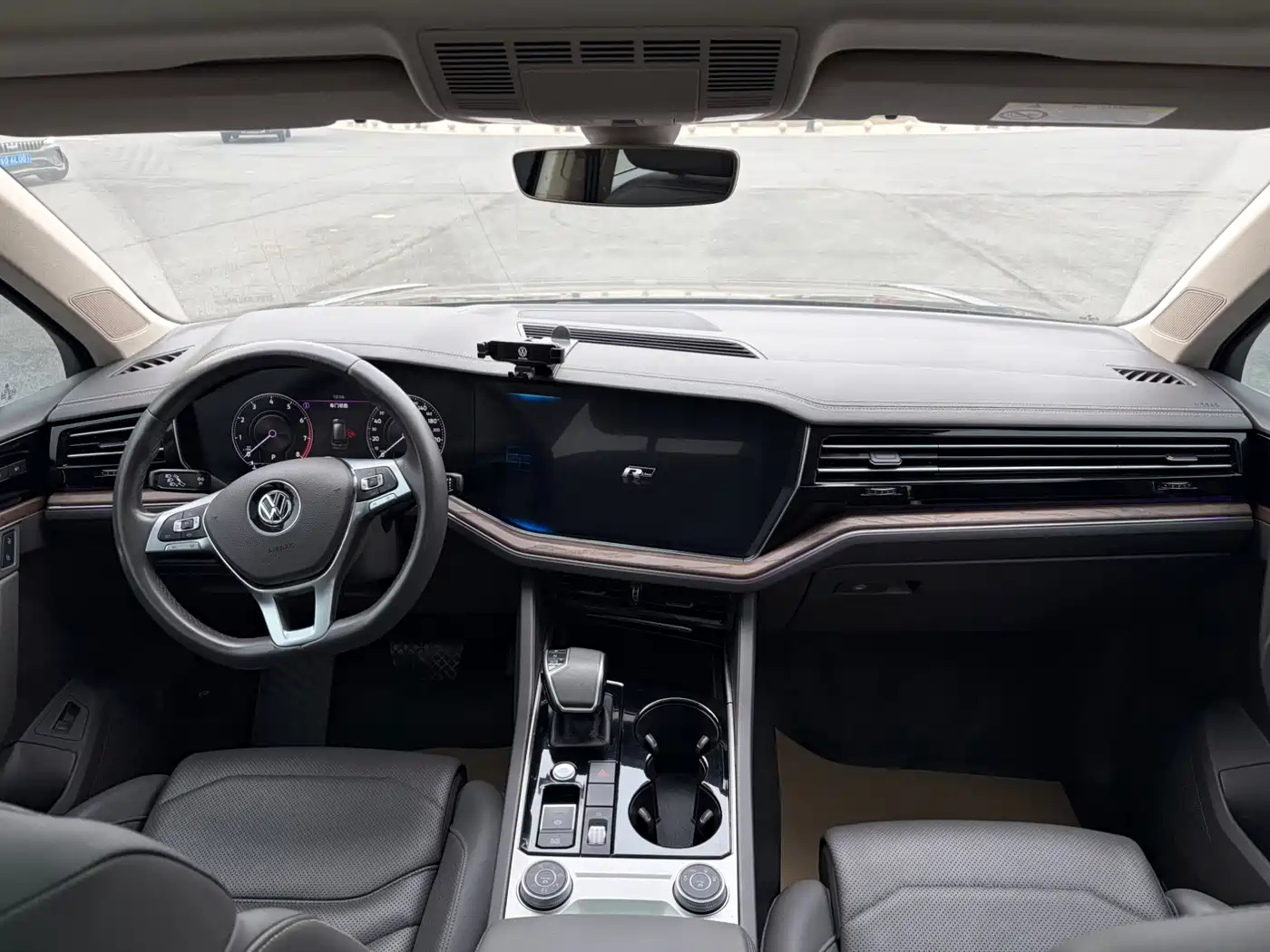 Volkswagen Touareg 2019 3.0TSI Sharp Edge Edition China VI фото 10