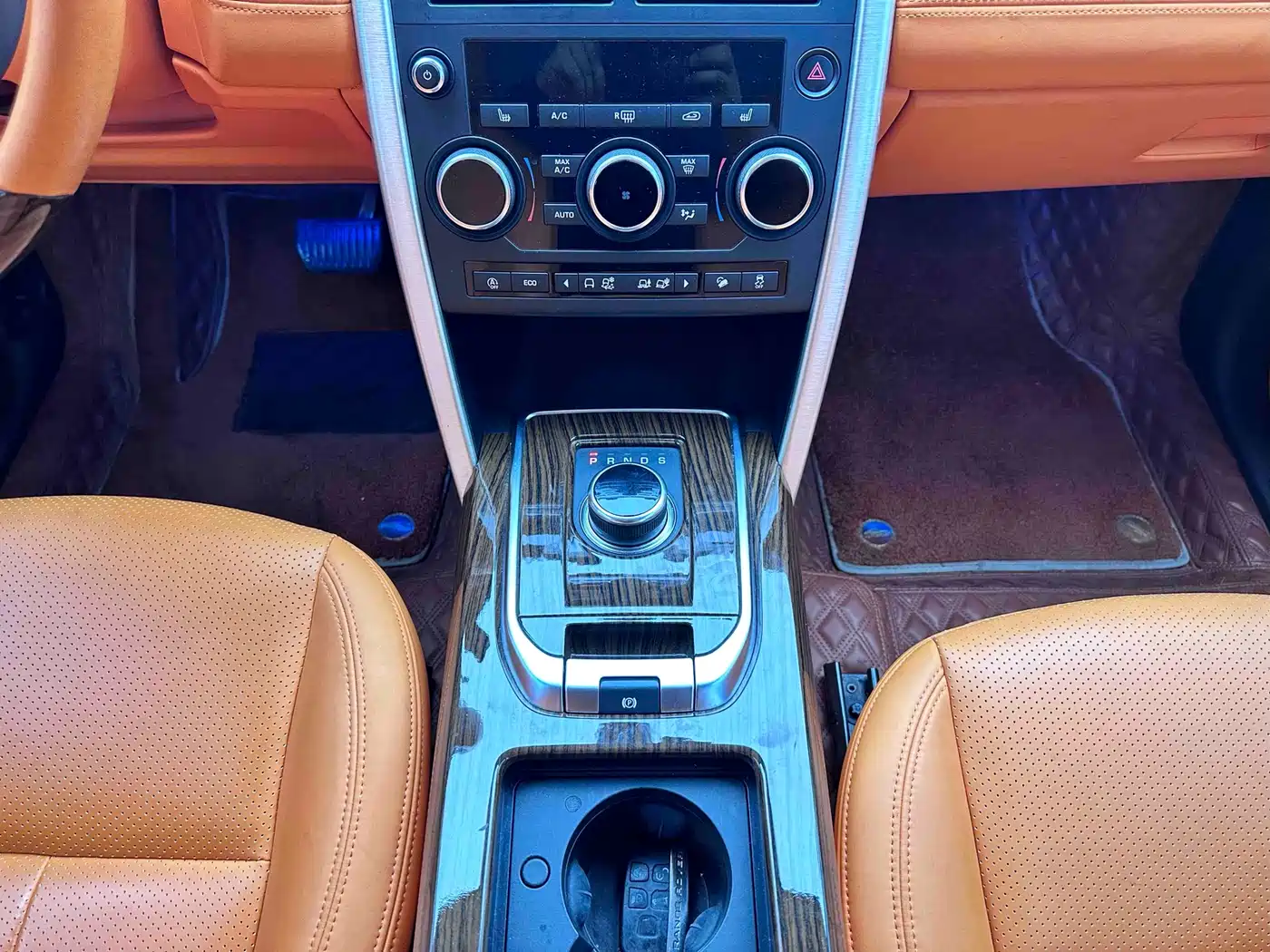 Land Rover Discovery Sport 2018 240PS HSE Edition фото 8
