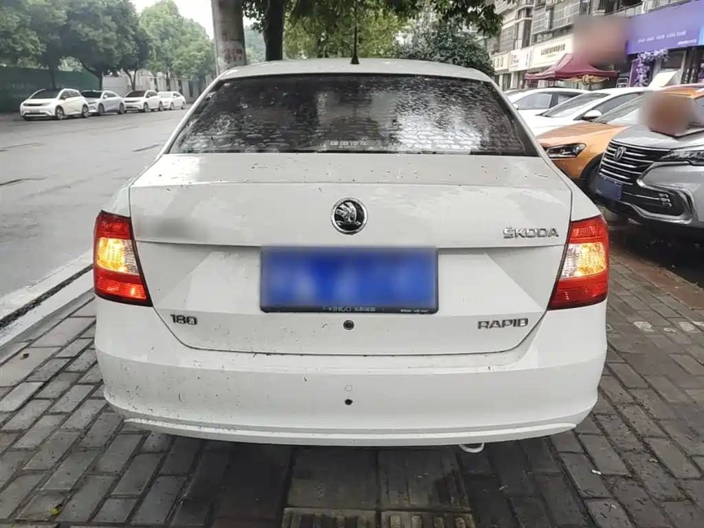 Škoda Rapid 2016 1.6L Automatic Pioneer Edition фото 6