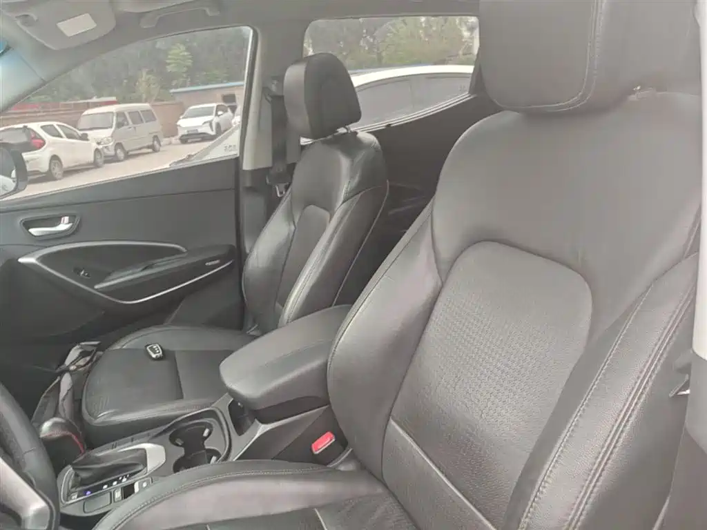 Hyundai Santa Fe 2013 Facelift 2.4L Automatic 4WD Smart фото 15