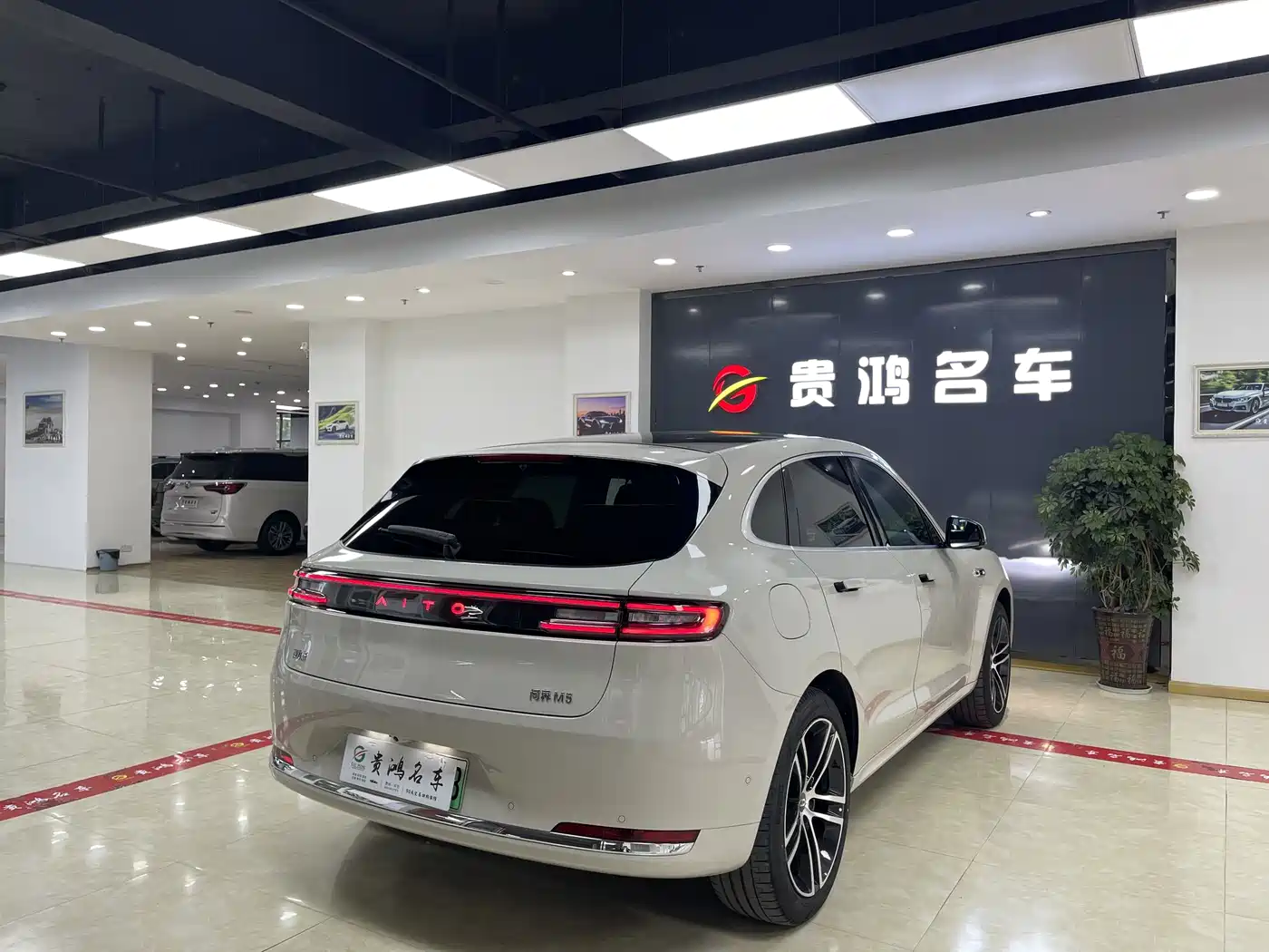 AITO Wenjie AITO M5 2025 Extended Range Ultra AWD фото 11