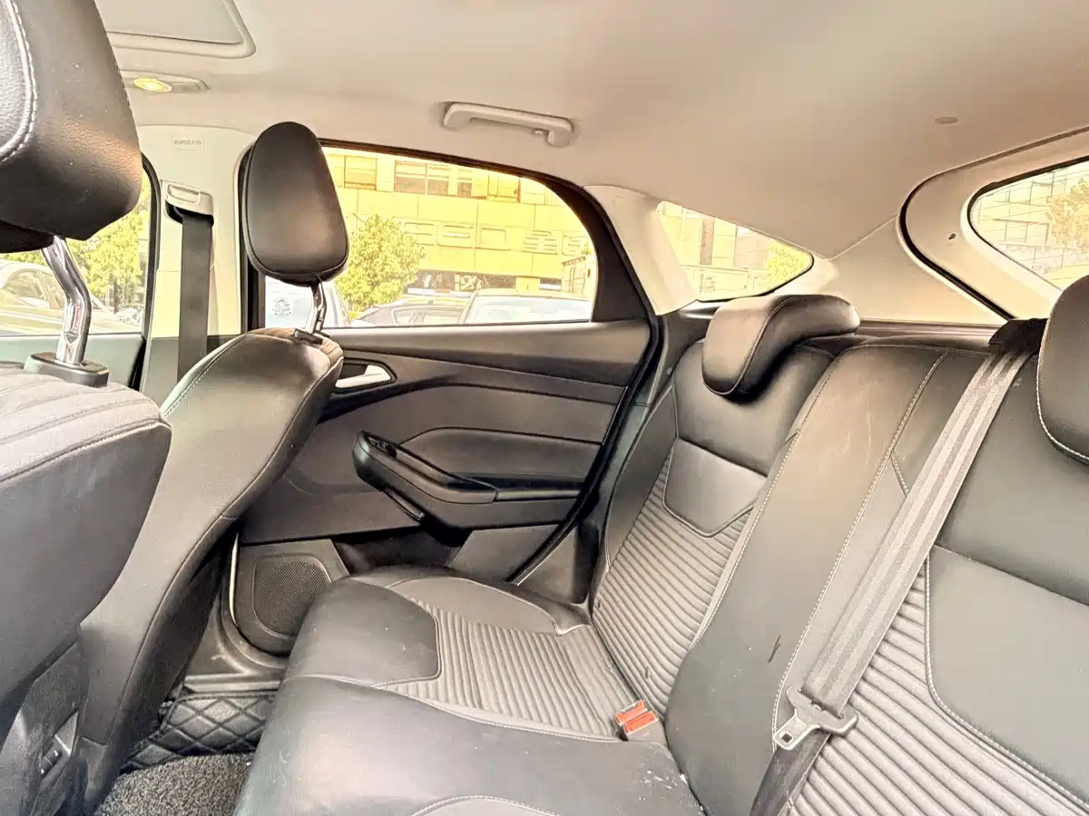 Фото 20 - Ford Focus