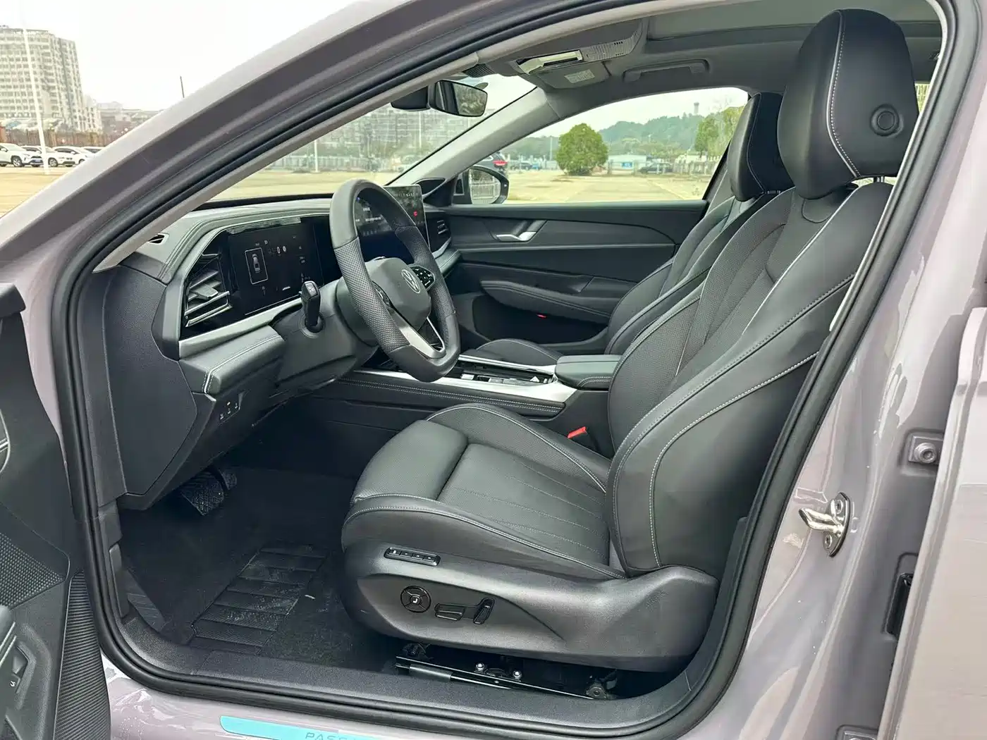 Volkswagen Passat 2025 Outstanding 380TSI Dragon Glory Edition фото 6