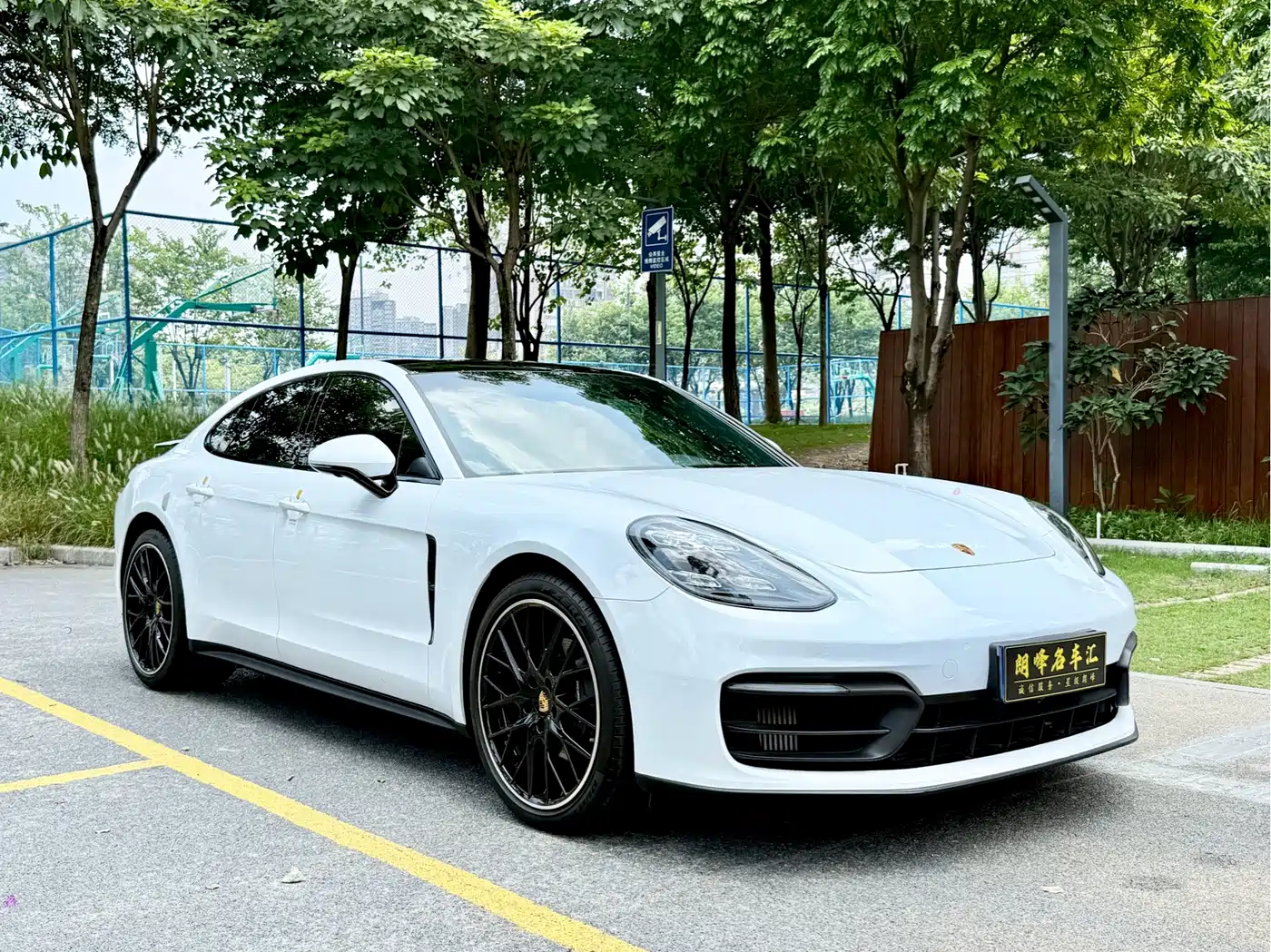 Фото 3 - Porsche Panamera