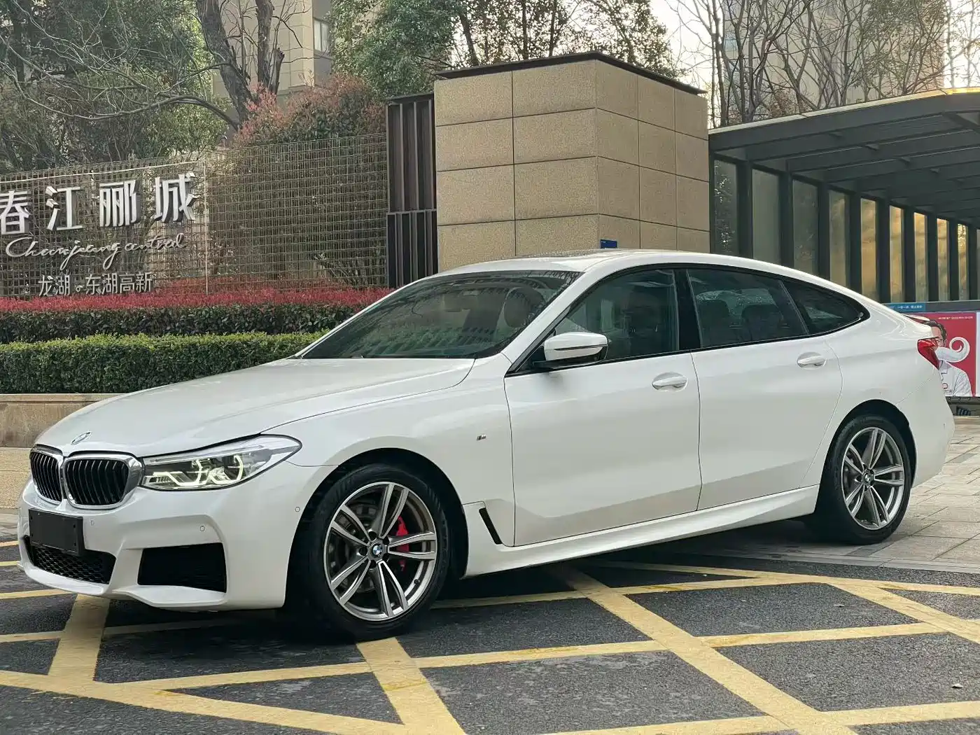 Photo 1 - BMW 6 Series GT