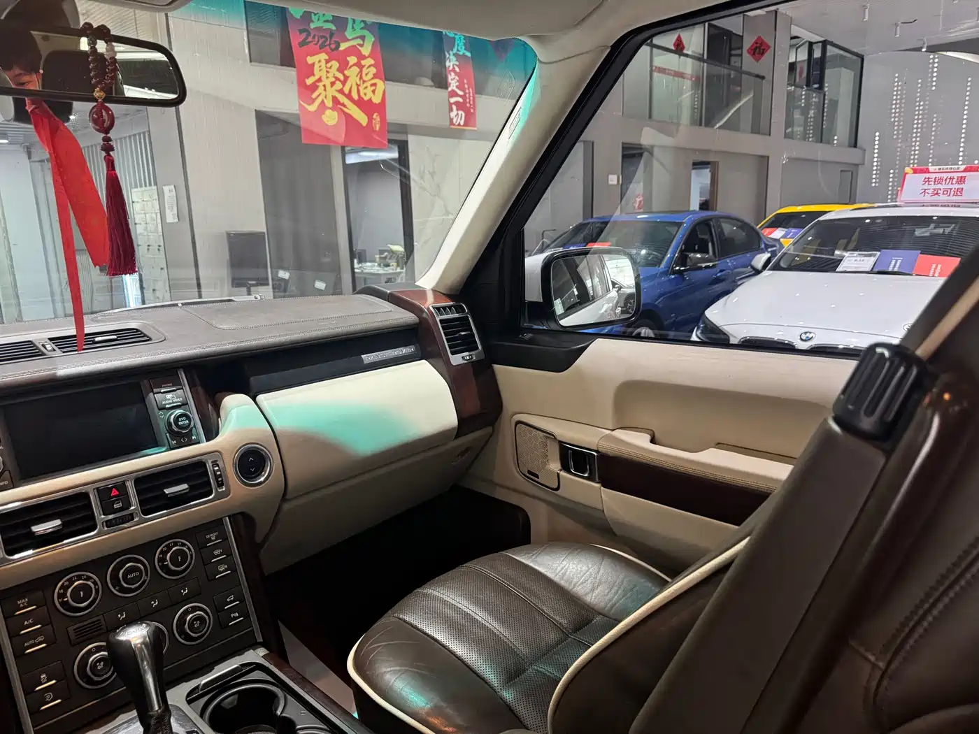 Land Rover Range Rover 2011 5.0 SC V8 фото 16