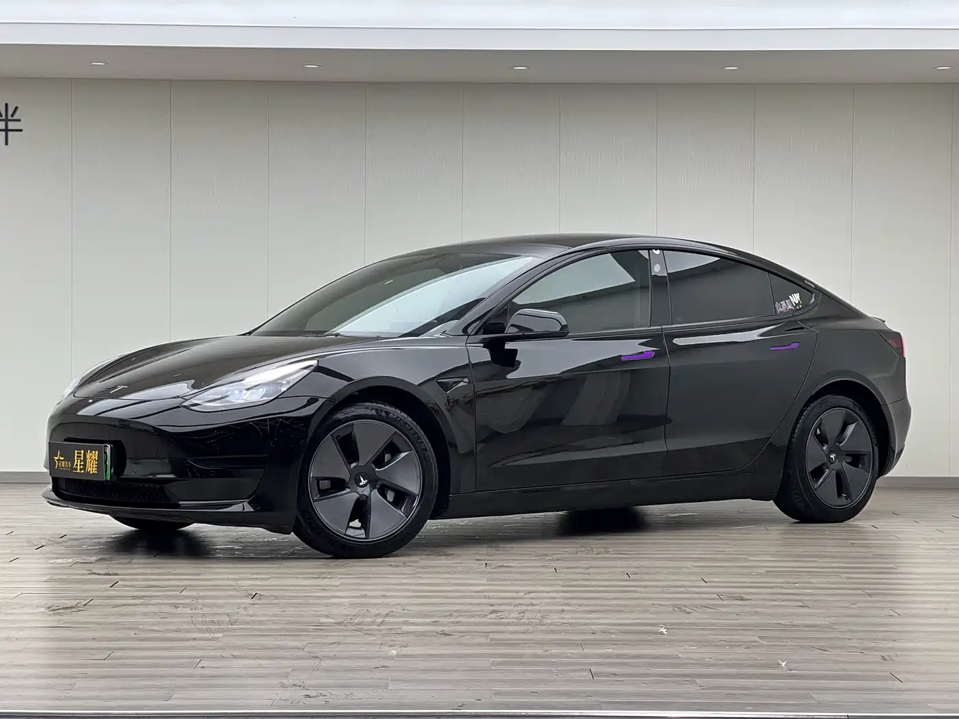 TESLA MODEL 3