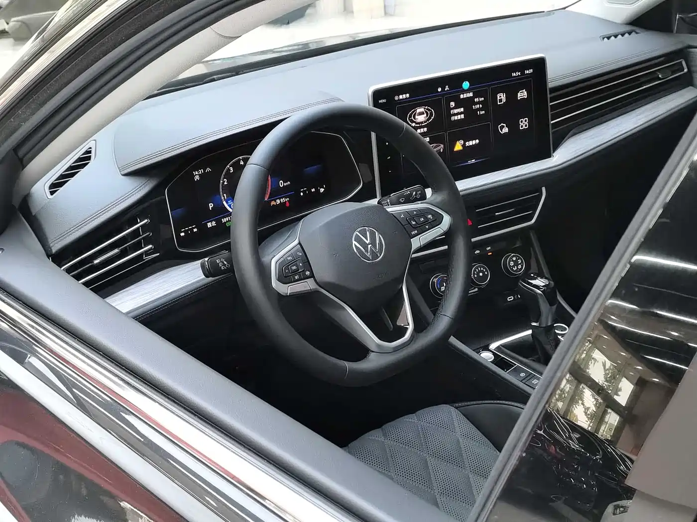Volkswagen Sagitar 2023 300TSI DSG Surpassing Edition фото 10