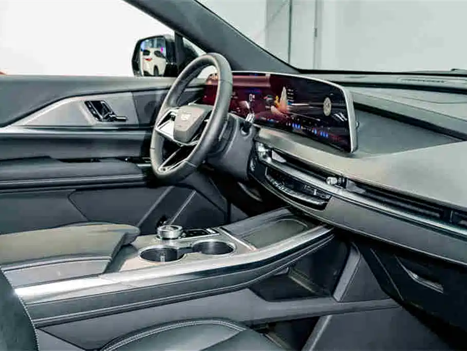 Cadillac XT5 2025 2.0T Luxury фото 18
