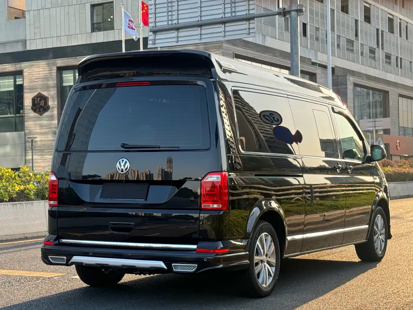 Volkswagen Multivan 2017 2.0TSI AWD Premium Edition 7-Seater фото 6