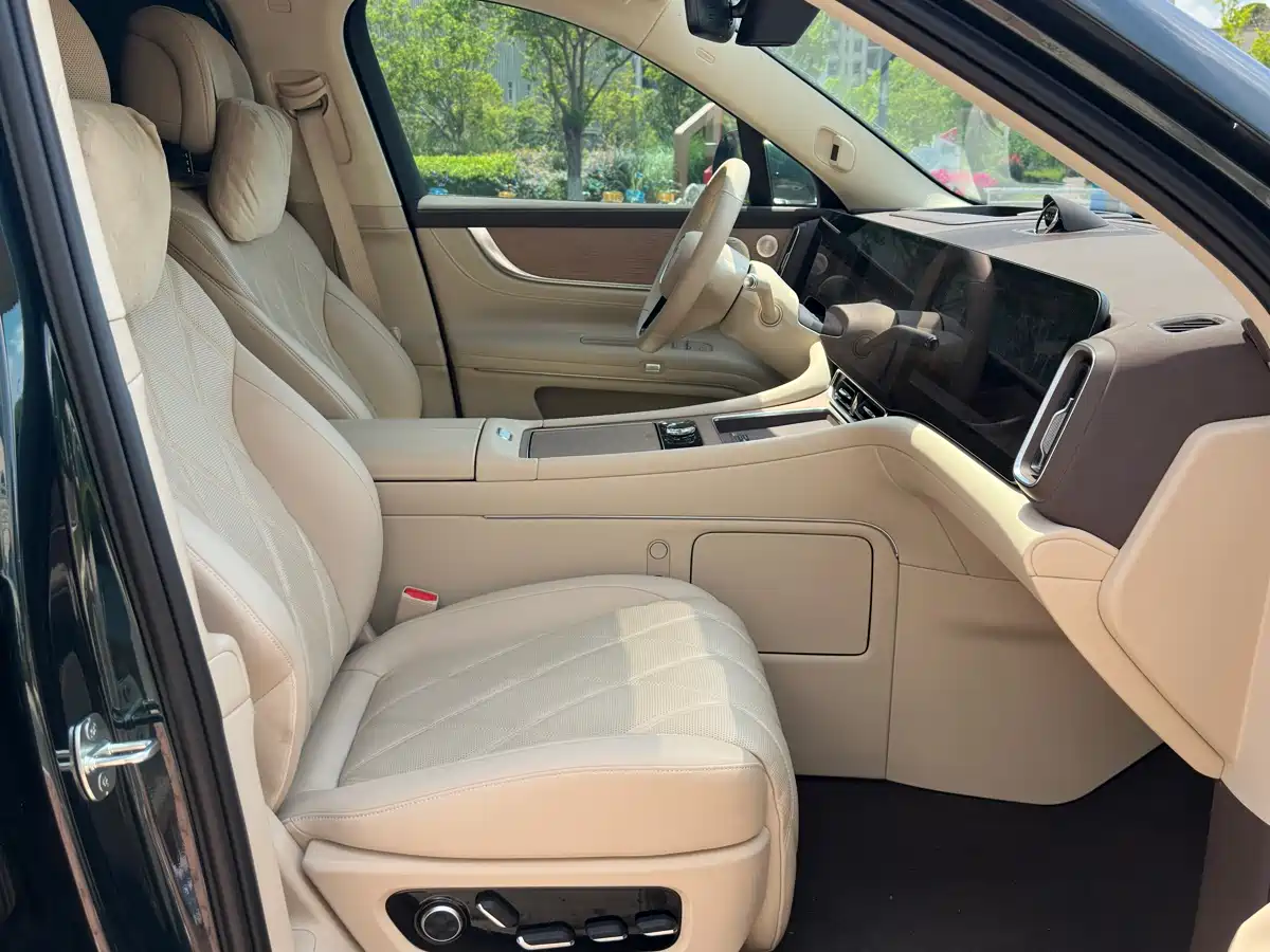 AITO Wenjie AITO M9 2026 Extended Range Ultra Edition 52kWh 6-seater фото 13