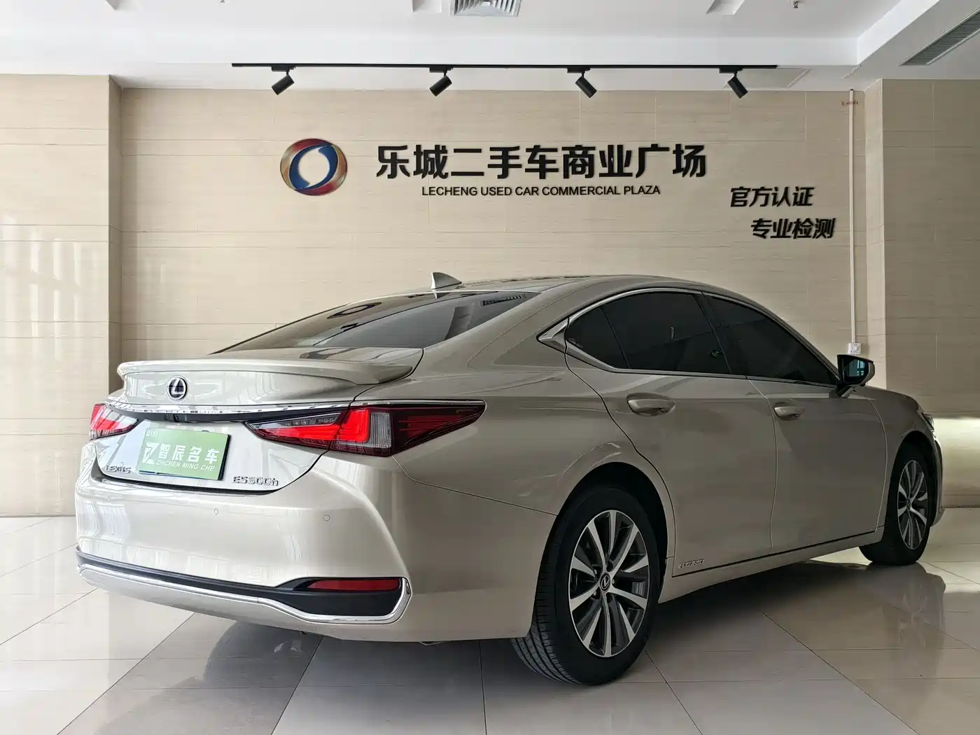 Lexus ES 2018 300h Excellence Edition China V фото 12