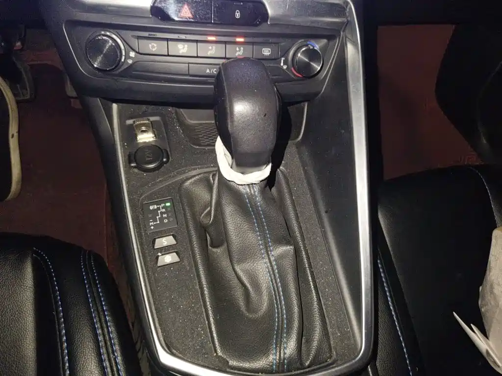 Peugeot 308 2018 1.6L Auto Fashion Edition фото 7
