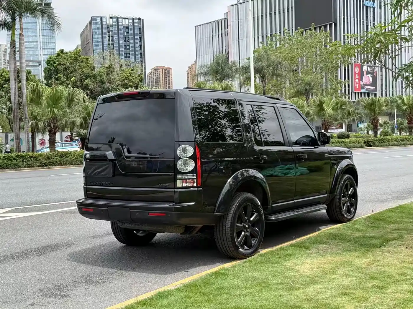 Land Rover Discovery 2015 3.0 SC V6 SE фото 7