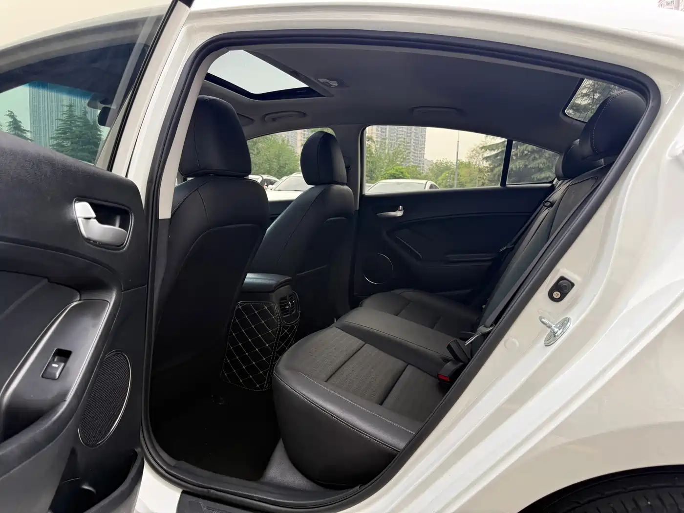 Kia K3 2017 1.6L Automatic 15th Anniversary Special GLS фото 6