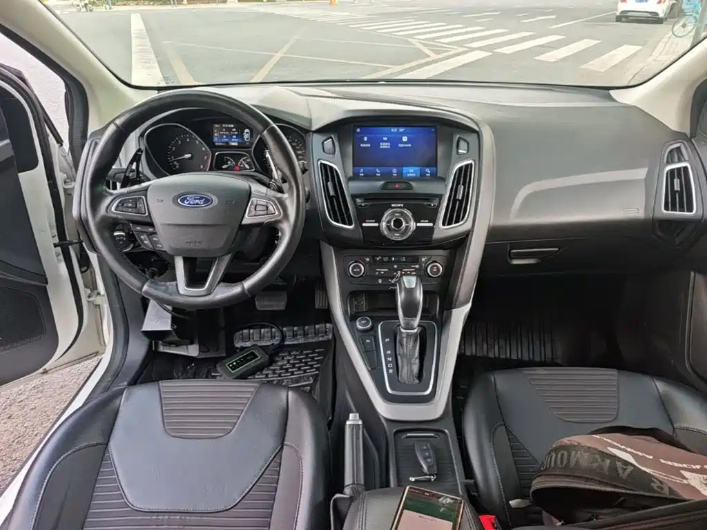 Фото 10 - Ford Focus