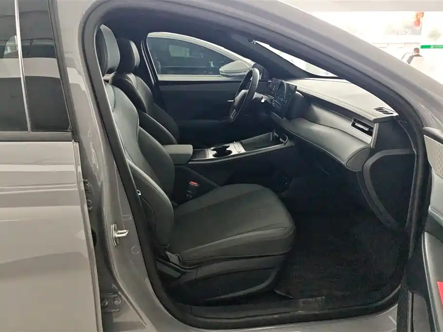 BYD Qin PLUS 2026 Model DM-i 210KM Progressive Edition фото 8