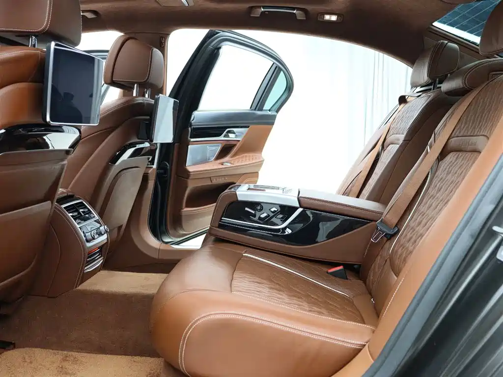 BMW 7 Series 2019 Facelift 750Li xDrive V8 M Sport Package фото 7