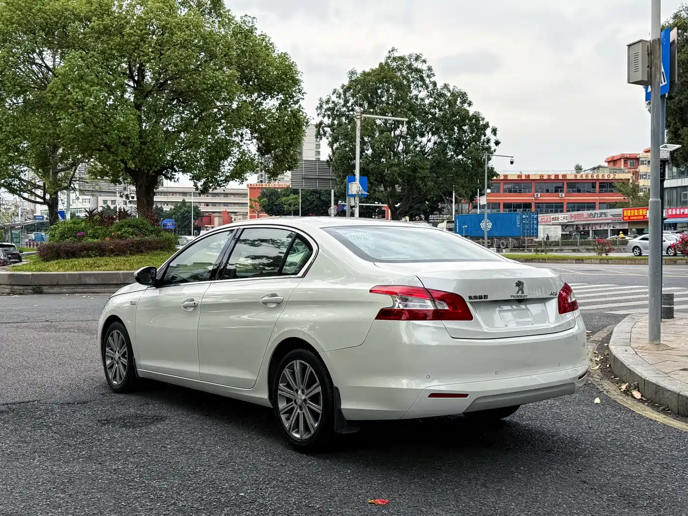 Peugeot 408 2015 Model 1.2T Automatic Luxury Edition фото 5