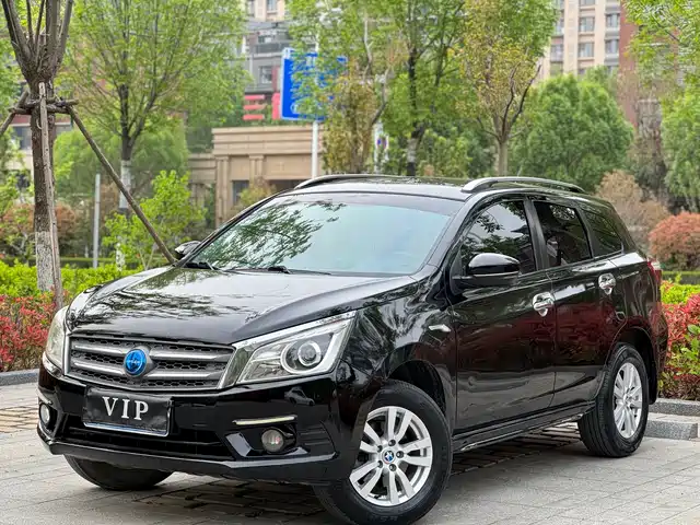  Venucia Venucia T70 2015 2.0L CVT RuiQu Edition