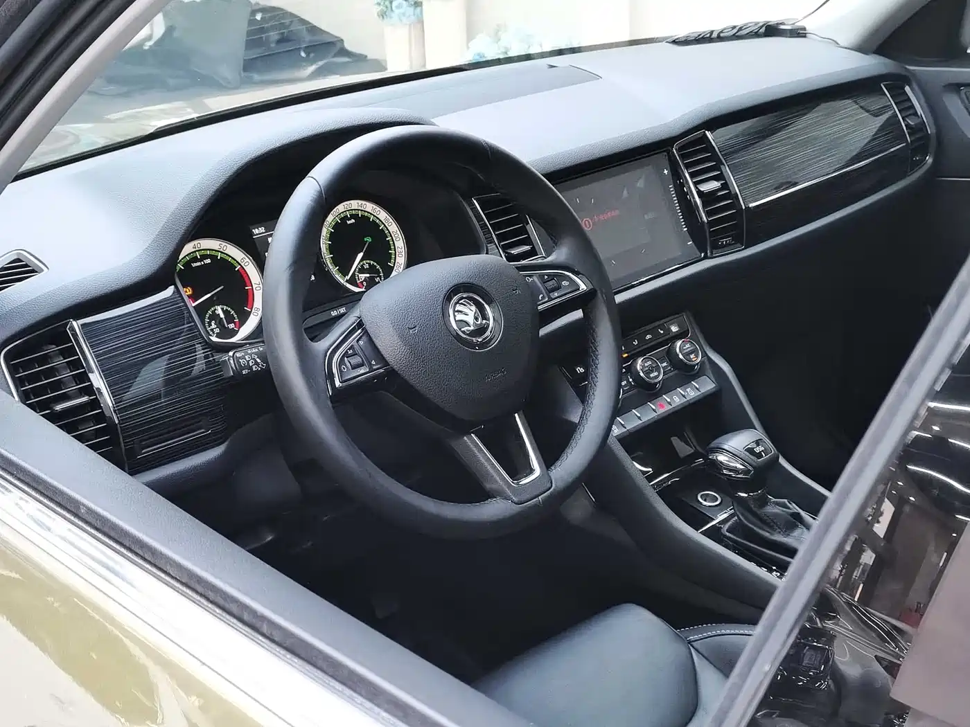 Škoda Kodiaq 2018 Facelift TSI330 5-seat 2WD Premium Luxury Edition фото 10