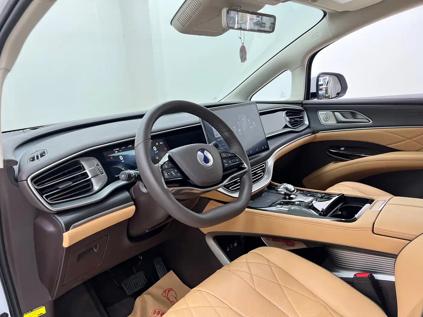 Denza D9 2024 DM-i 980 AWD Prestige фото 14