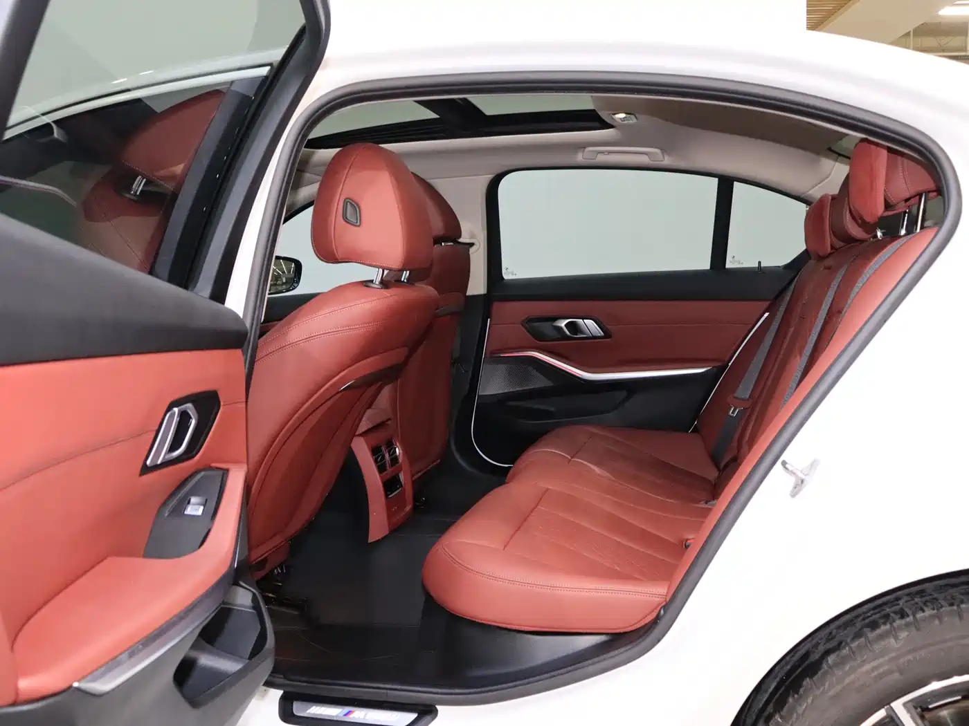 BMW 3 Series 2024 325Li xDrive M Sport Package фото 15
