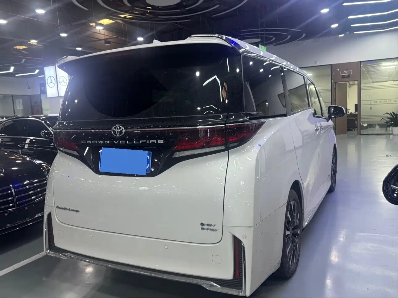 Toyota Alphard 2023 Dual Hybrid 2.5L Ultimate Gold Edition фото 18