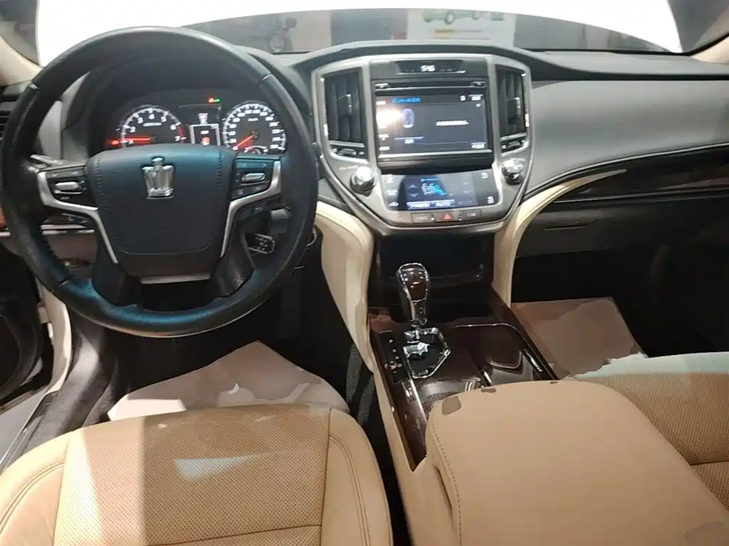Toyota Crown 2018 2.0T Fashion Edition фото 10