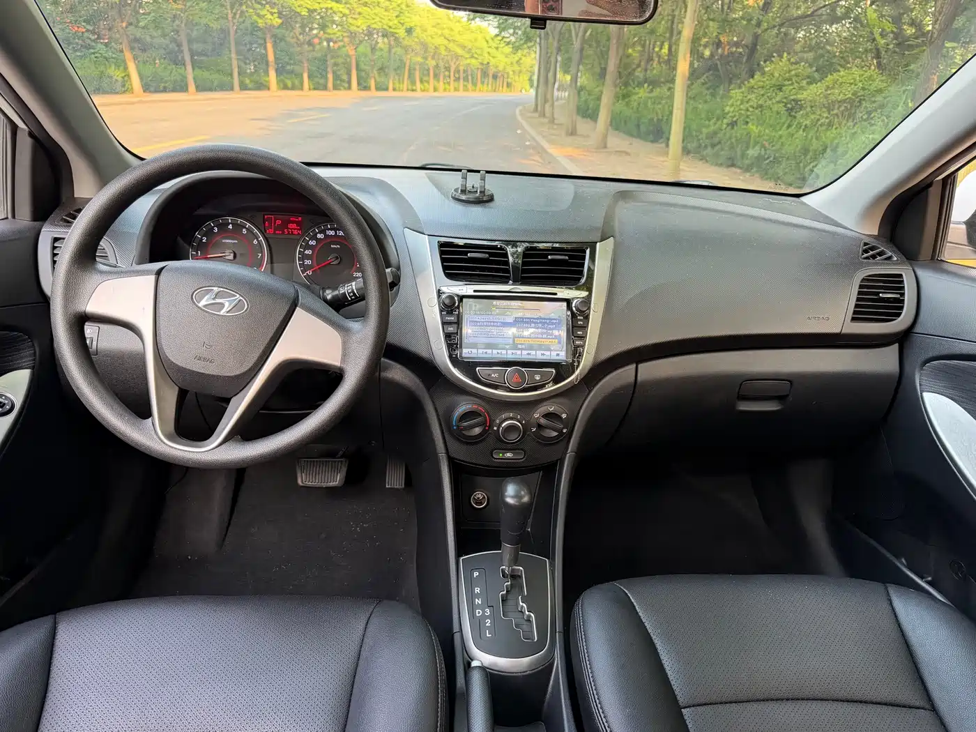 Hyundai Reina 2014 Model 1.4L Automatic GLX фото 8